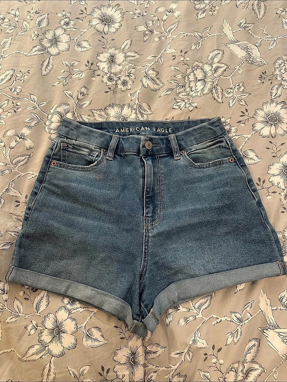 American Eagle High-Waisted Curvy Mom Short